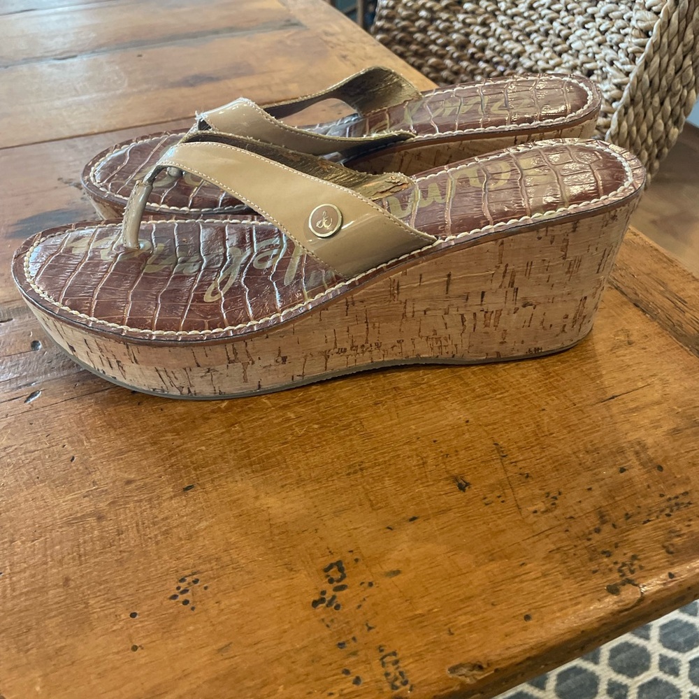 Sam Edelman Beige Gold Thong Wedge Sandals - Picture 2 of 3
